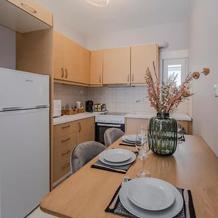 P Deluxe A4 Nea Michaniona