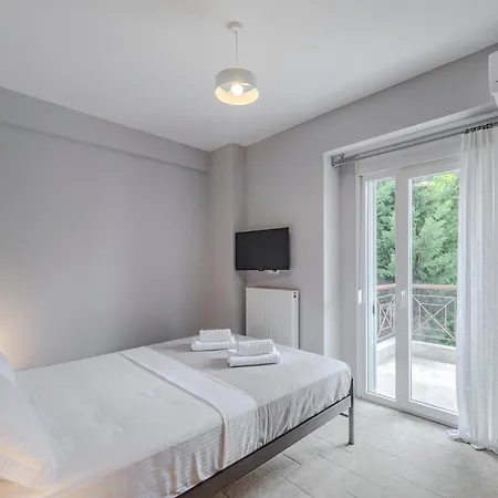 P Deluxe A4 * Nea Michaniona