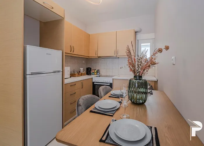 P Deluxe A4 Nea Michaniona